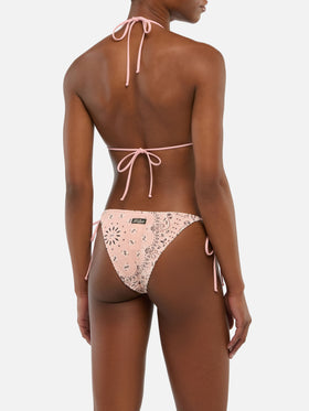 Klassische Badehose „Marielle“ in Rosa mit Bandana-Print – Crinkle-Triangel-Top „Leah“ in Rosa