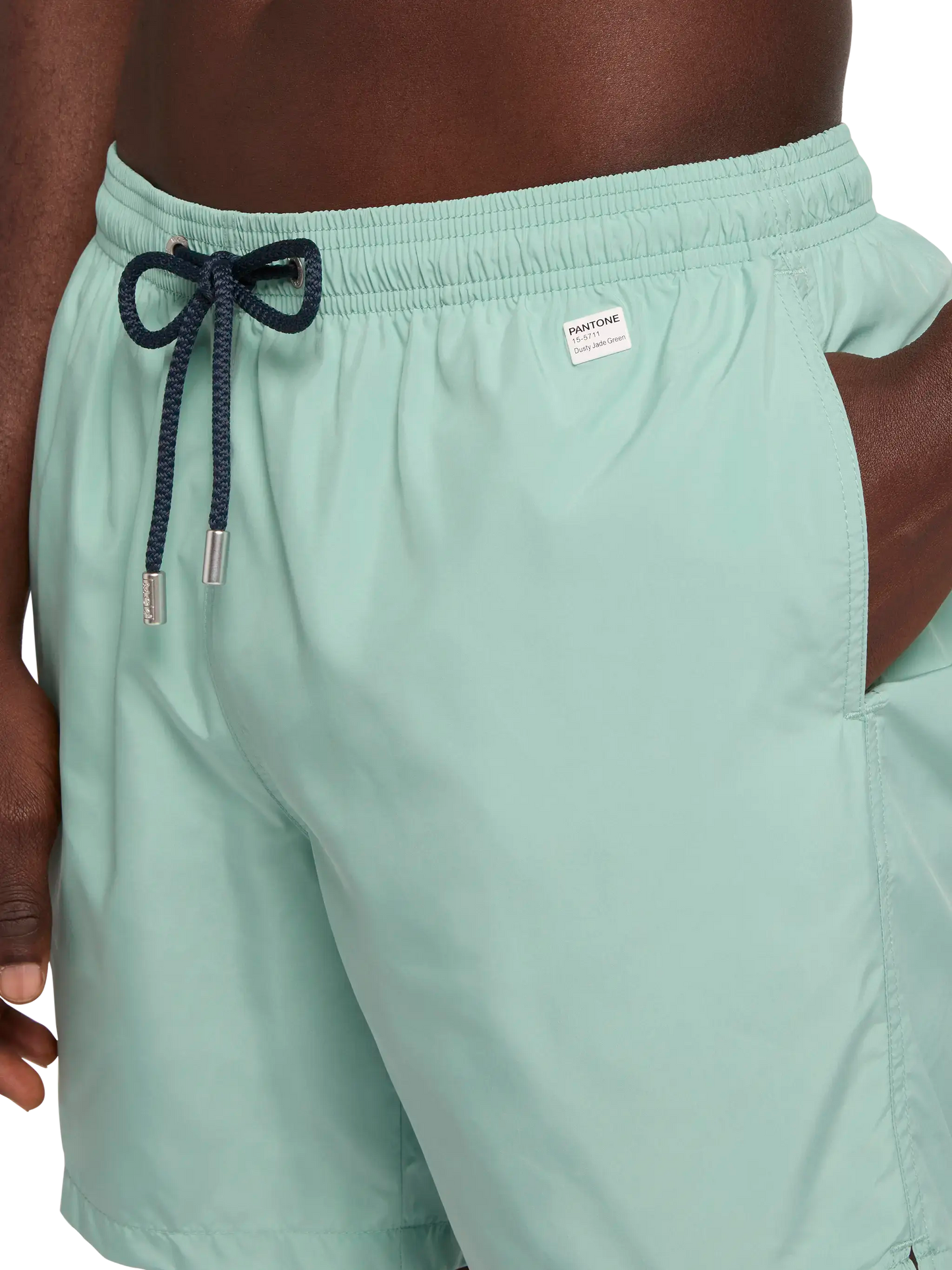Badeshorts aus leichtem Stoff in Salbeigrün Lighting Pantone | PANTONE® SPECIAL EDITION