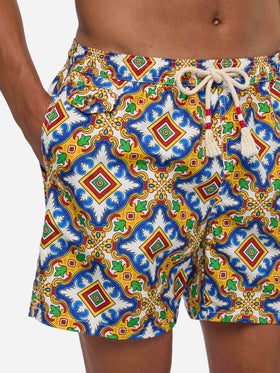 Herren-Badeshorts aus leichtem Stoff mit Majolika-Print