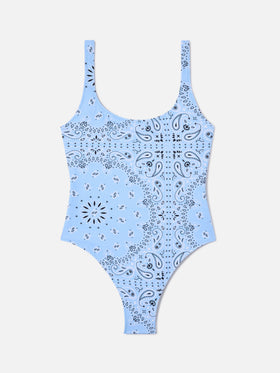 Bañador de una pieza Lora con estampado bandana all-over en azul claro 