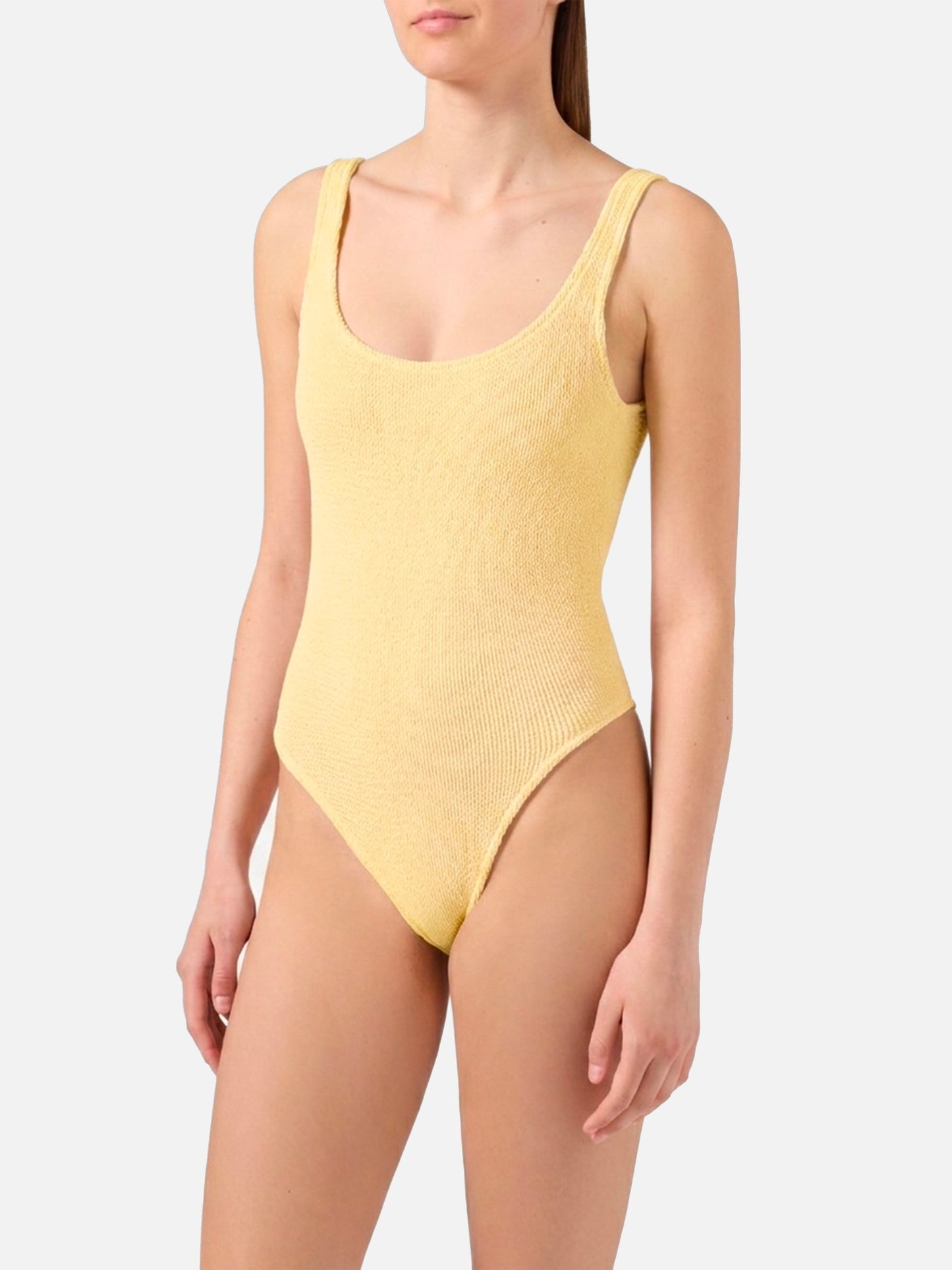 Bañador de una pieza Lora en tejido crinkle color amarillo mantequilla 