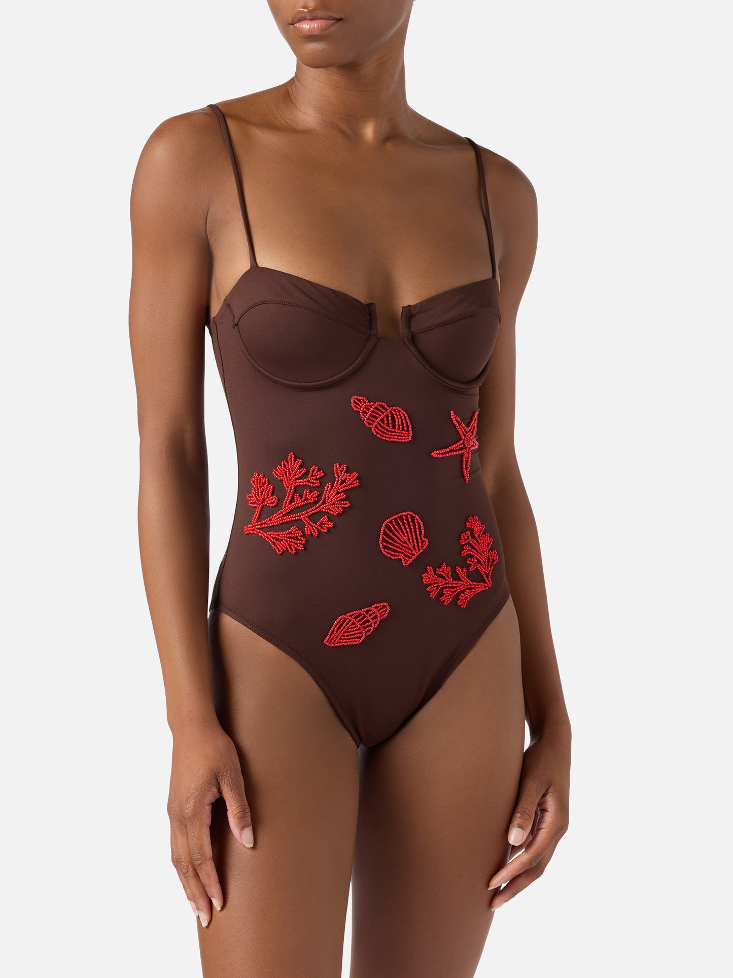 Costume intero Medea marrone con decorazioni marine in perline 