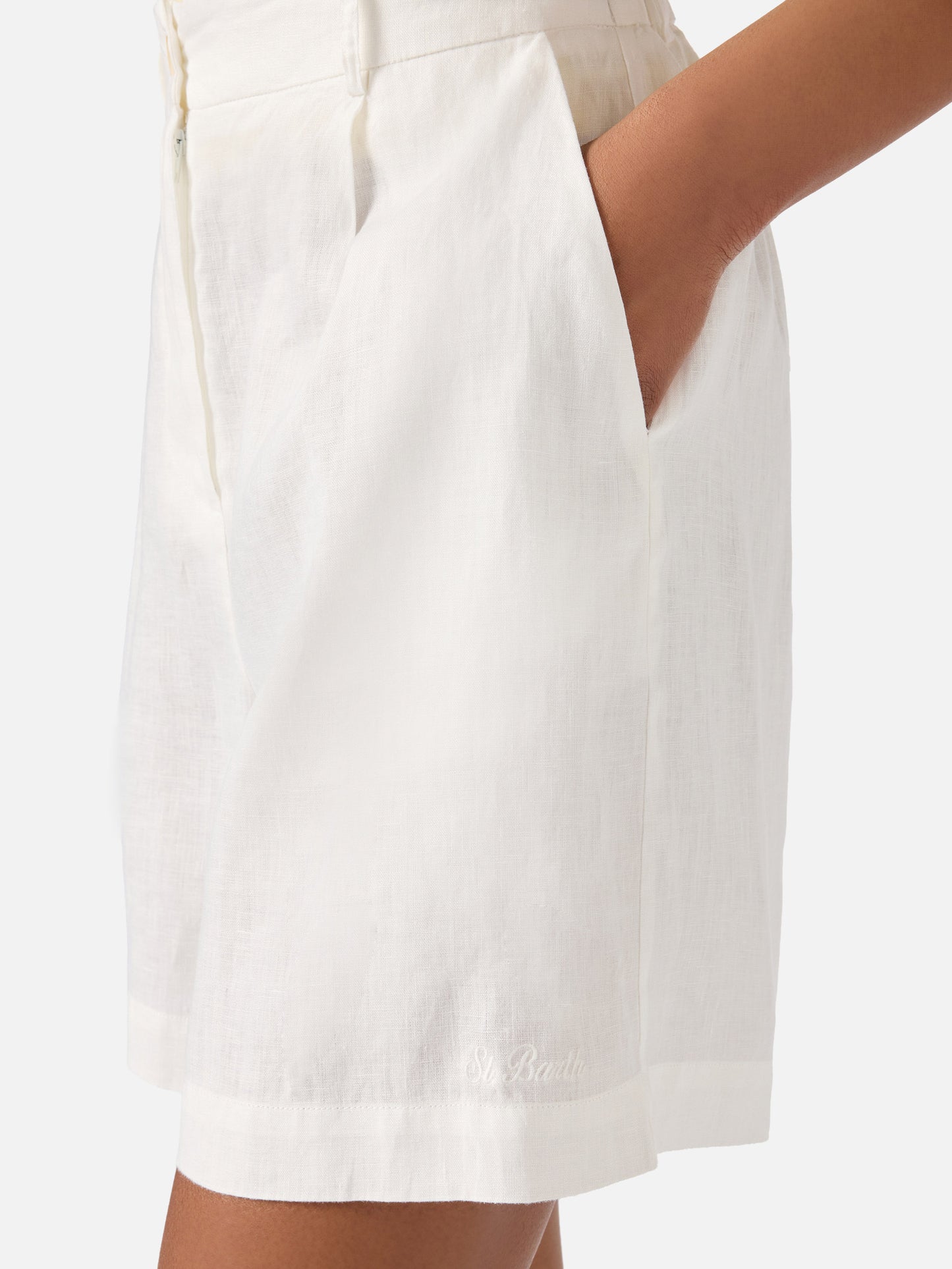 White Maggy linen shorts