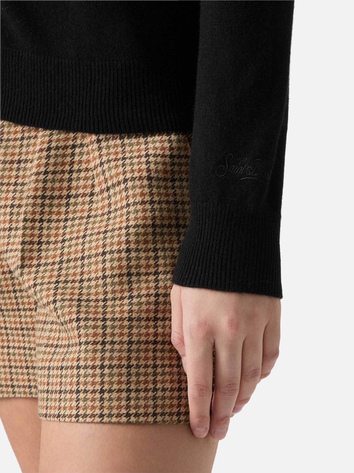 Dolcevita  Moody in cashmere nero con ricamo St. Barth