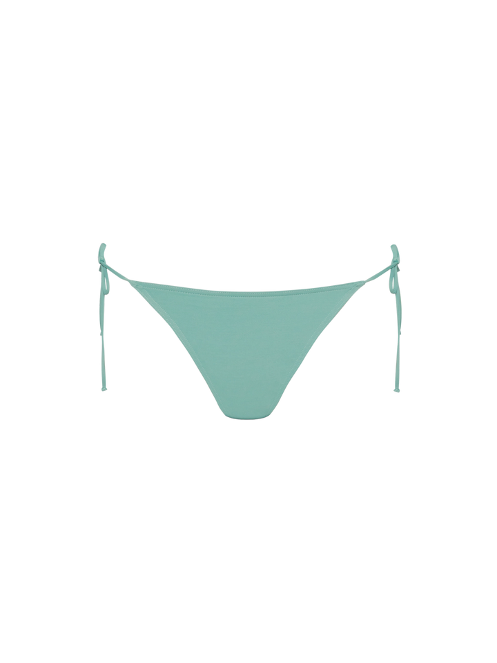 Klassische Badehose „Marielle“ in Salbeigrün – Triangel-Oberteil „Rylie“ in Salbeigrün