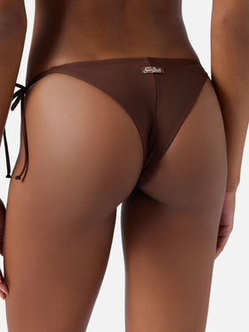 Braguita de bikini brasileña Marielle con lazos laterales en marrón oscuro liso 
