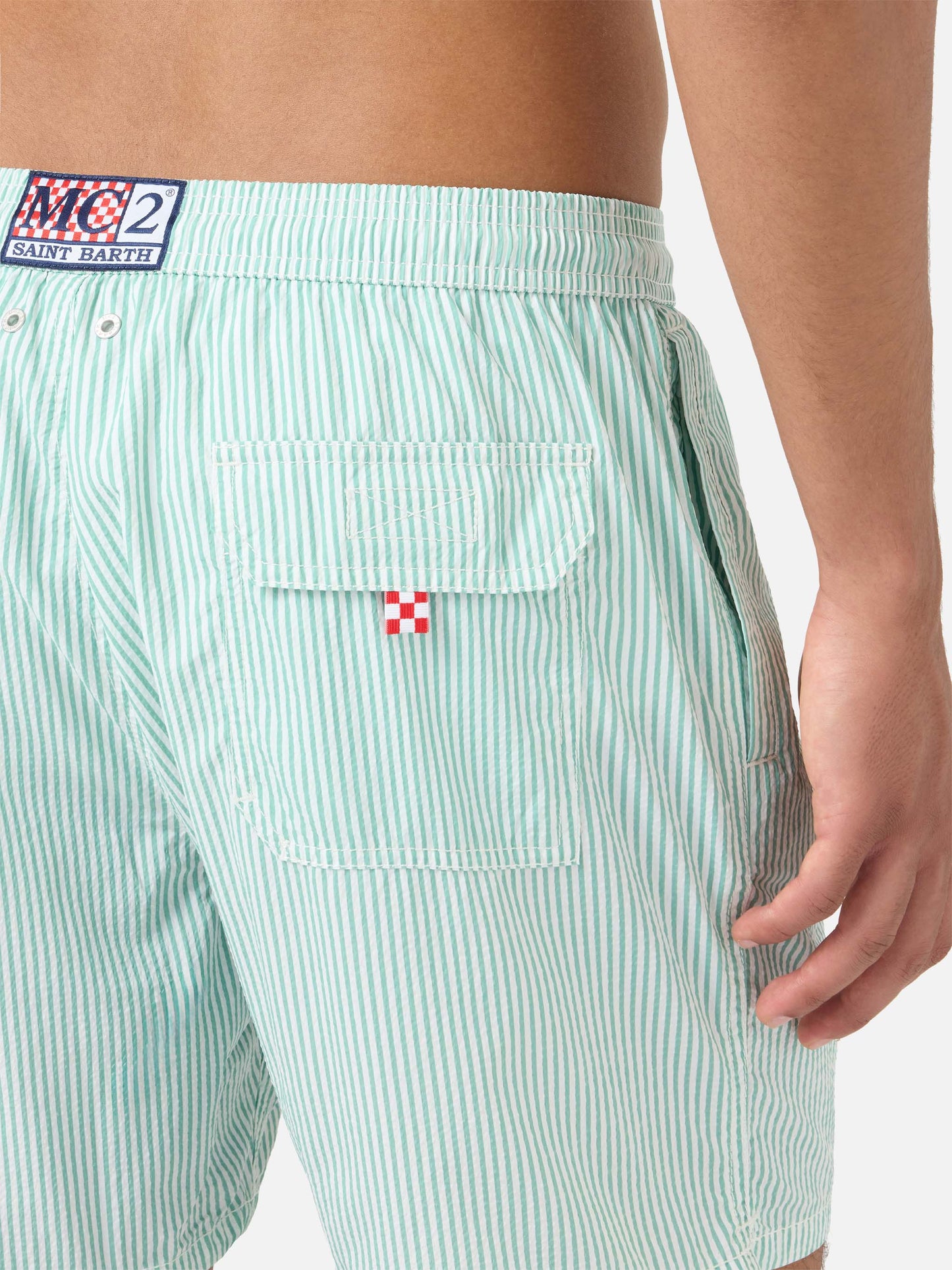 Patmos Badeshorts aus gestreiftem Seersucker in Salbeigrün und Weiß 