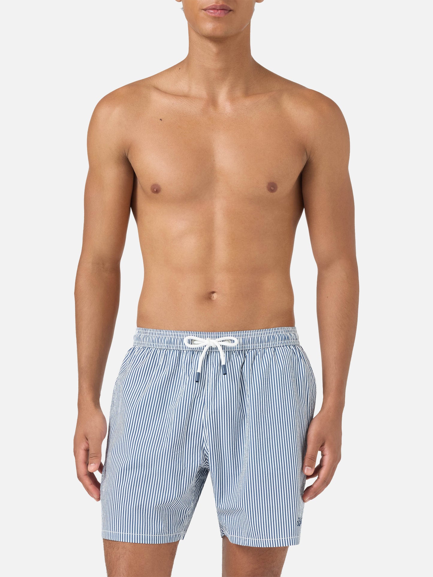 Gestreifte Patmos Badeshorts aus Seersucker in Navyblau und Weiß 
