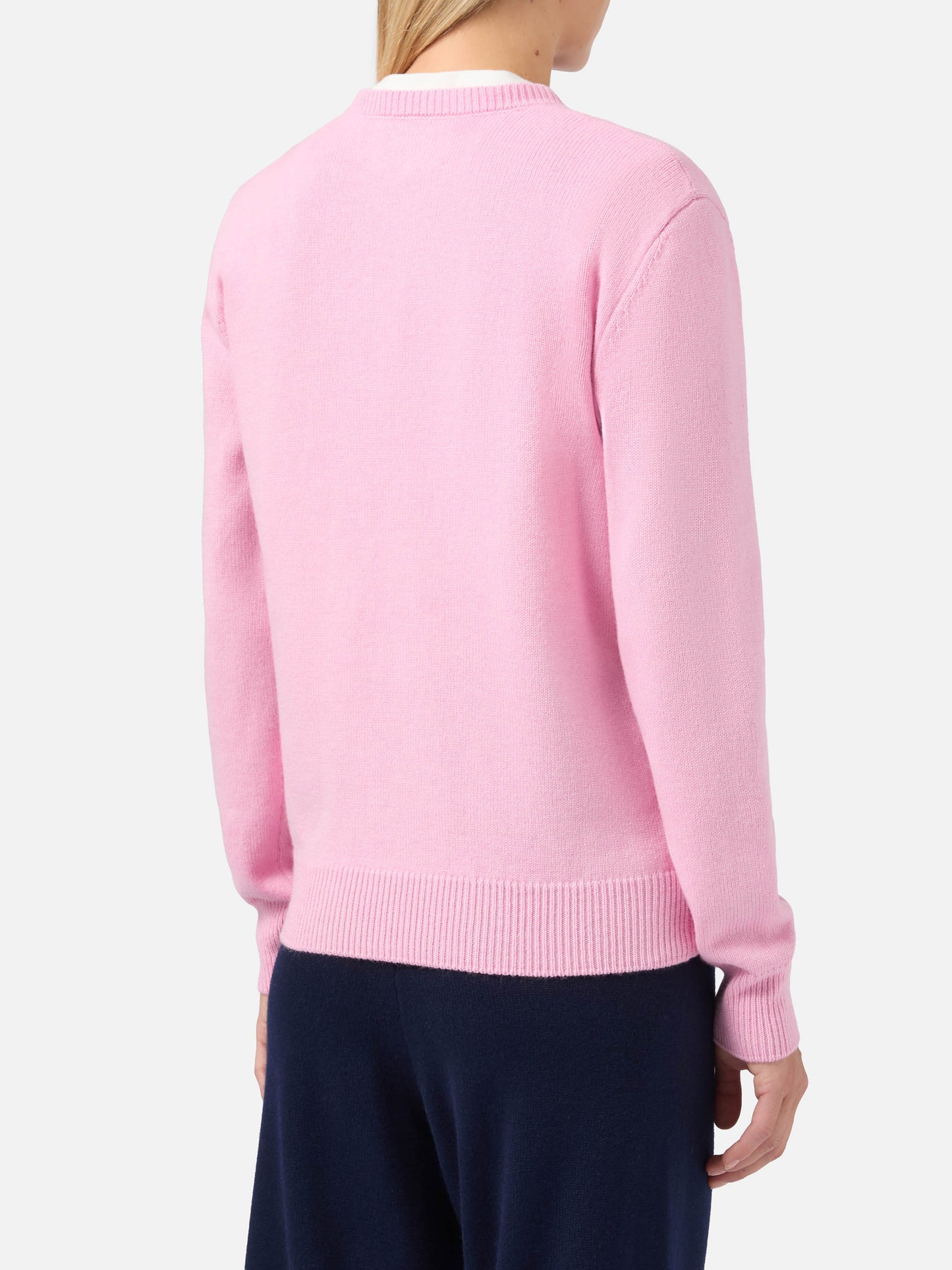 Maglione New Queen in misto cashmere rosa con ricamo Non vivo senza te(lefono)