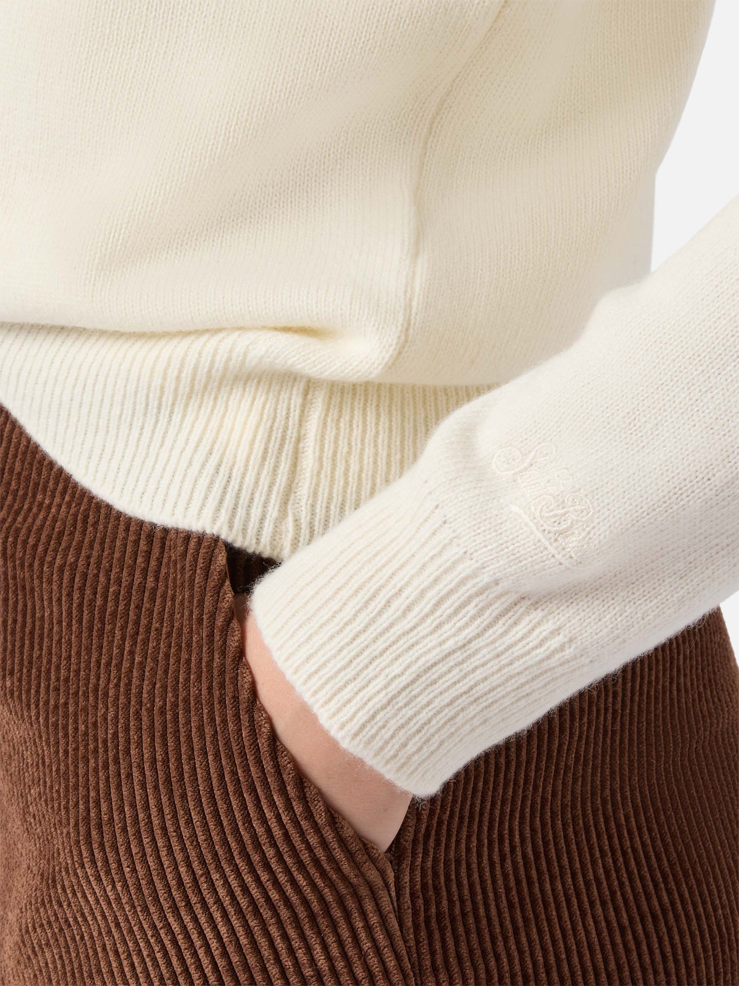 New Queen cashmere-blend sweater in white with Favolosa lurex embroidery