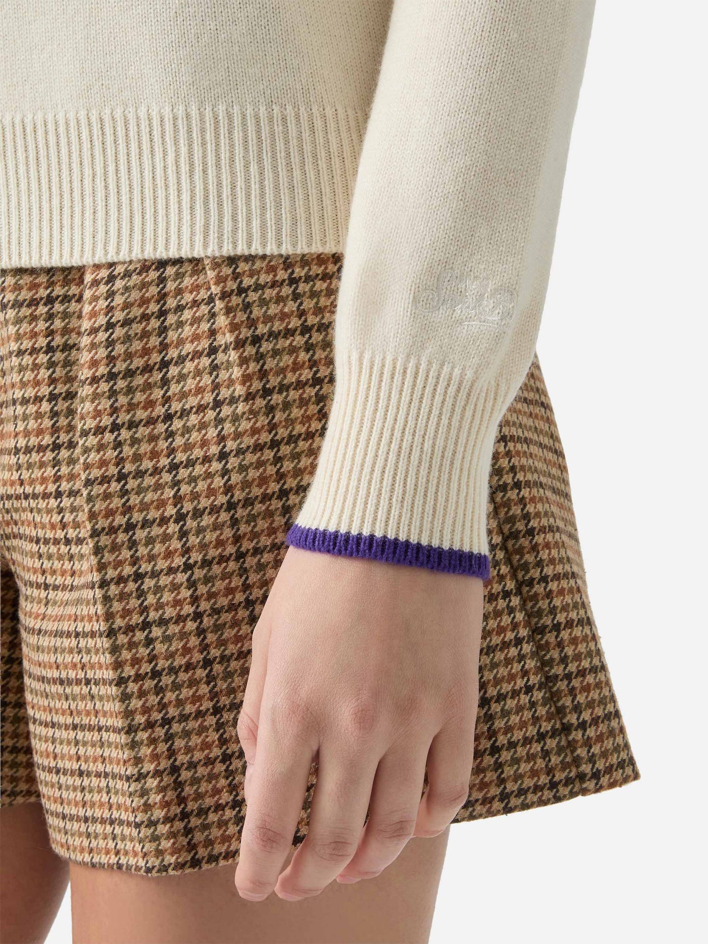 New Queen Crewneck in Weiß mit Strass- und Skipass-Strassverzierungen