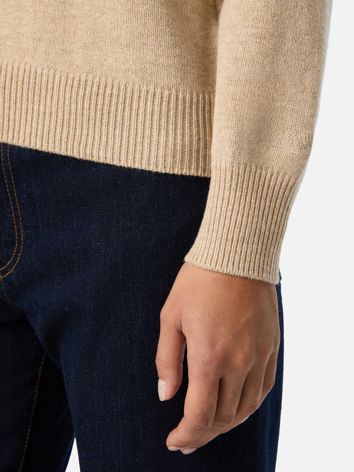 Beige New Queen crewneck knit with Snoopy intarsia | Special edition