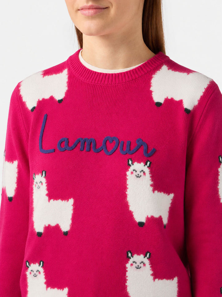 Nouveau pull New Queen en mélange d’alpaga fuchsia avec broderie L Amour 