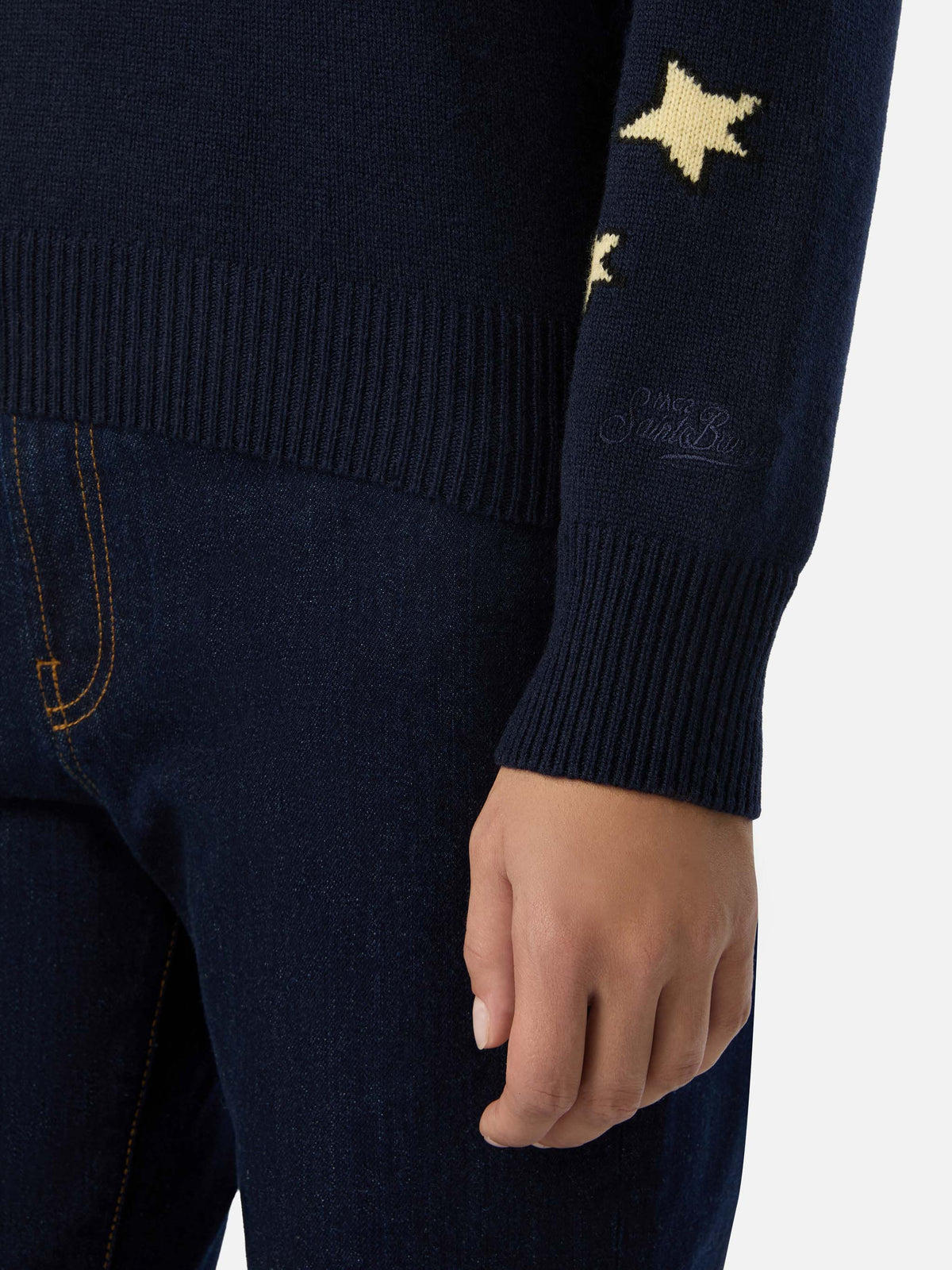 Punto de cuello redondo New Queen en azul marino blue con intarsia de Snoopy | Special edition 
