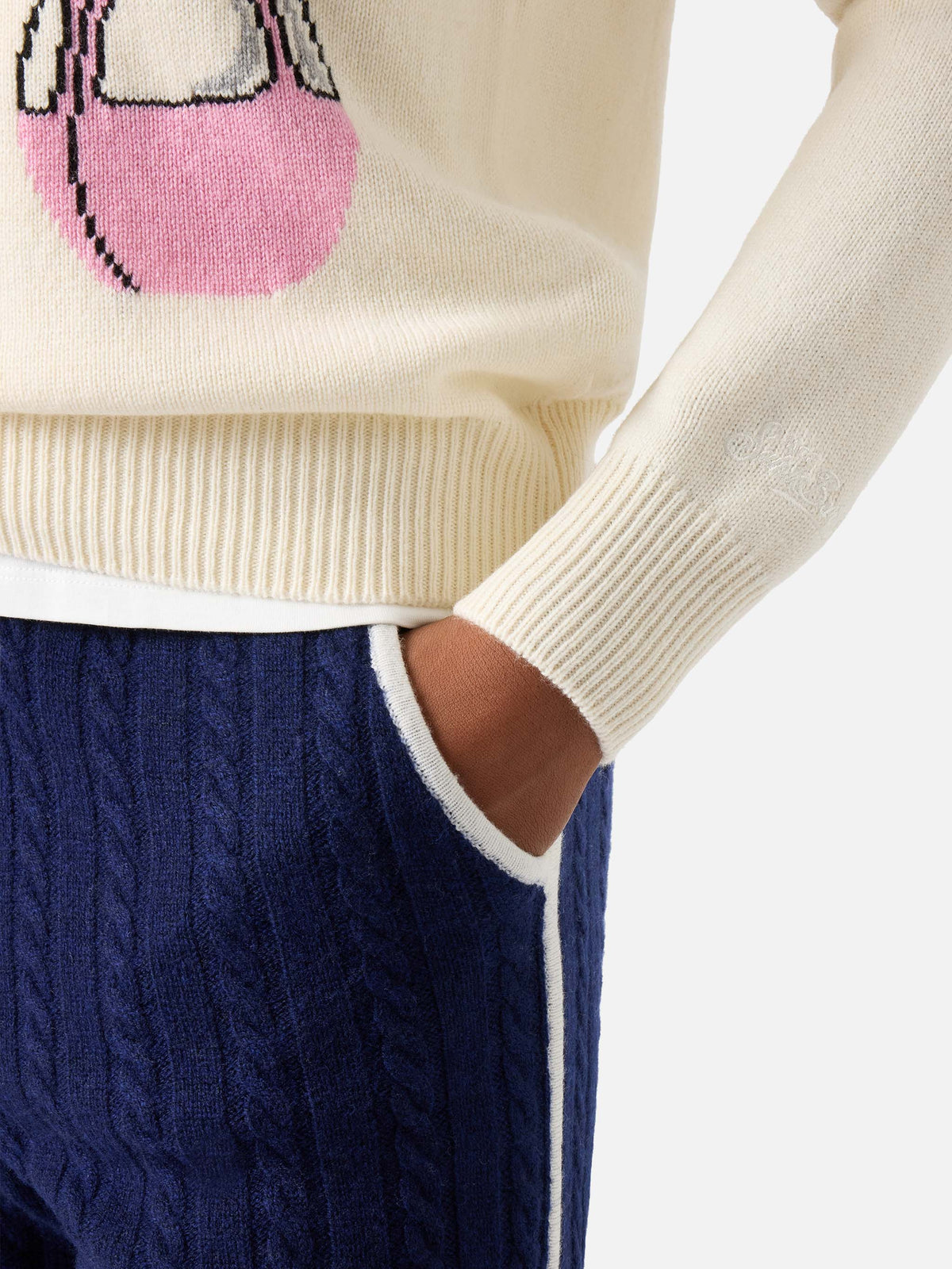 Off-whiteer New Queen Rundhals-Strickpullover mit St. Moritz Seilbahn-Intarsie | Special edition 
