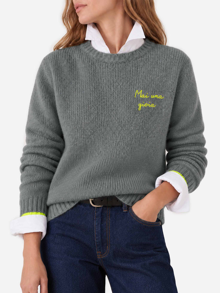 Neuer Queen Pullover aus gebürstetem grauem Stoff mit Stickerei 
