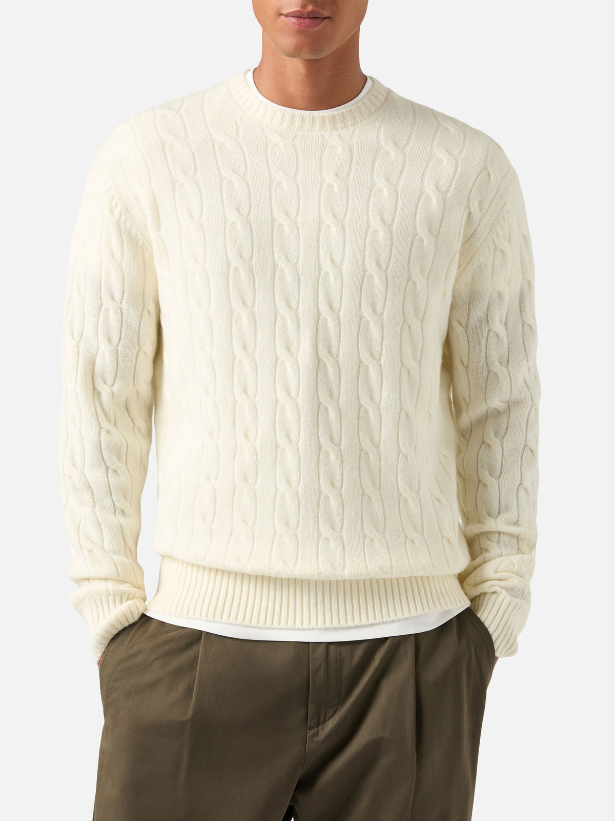 Jersey de cuello redondo Regent de lana color off white con punto trenzado 