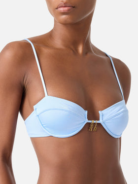 Salina Balconette-Bikinioberteil aus hellblauem Stoff in glänzender Optik mit Charms 