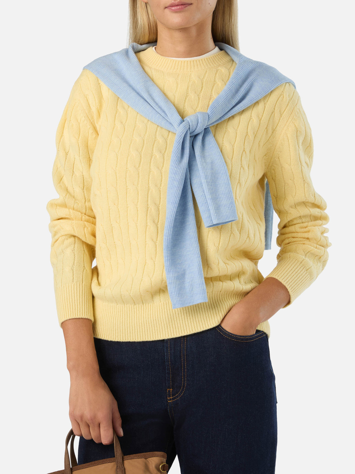 Jersey Sorbonne de lana amarillo claro con cuello redondo y punto trenzado 