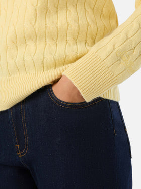 Jersey Sorbonne de lana amarillo claro con cuello redondo y punto trenzado 