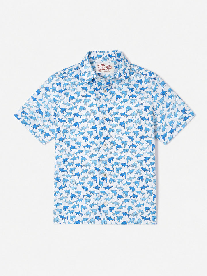 Camisa para niño con estampado integral de tiburones azul claro 