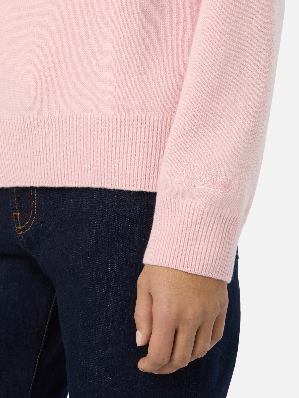 Jersey de punto con cuello redondo Tessa rosa en mezcla de lana y cashmere con bordado Bella E Impossibile 