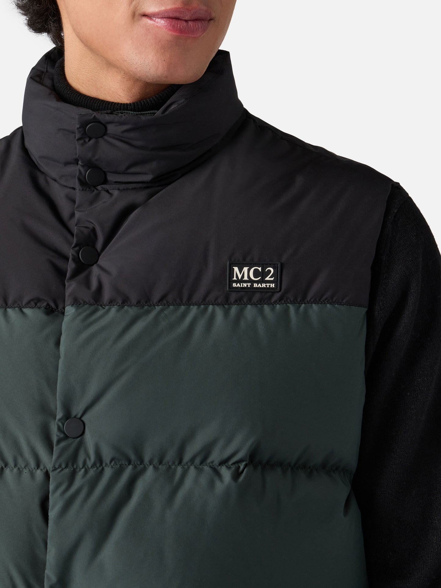 Grüne Daunenweste für Herren mit Taschen