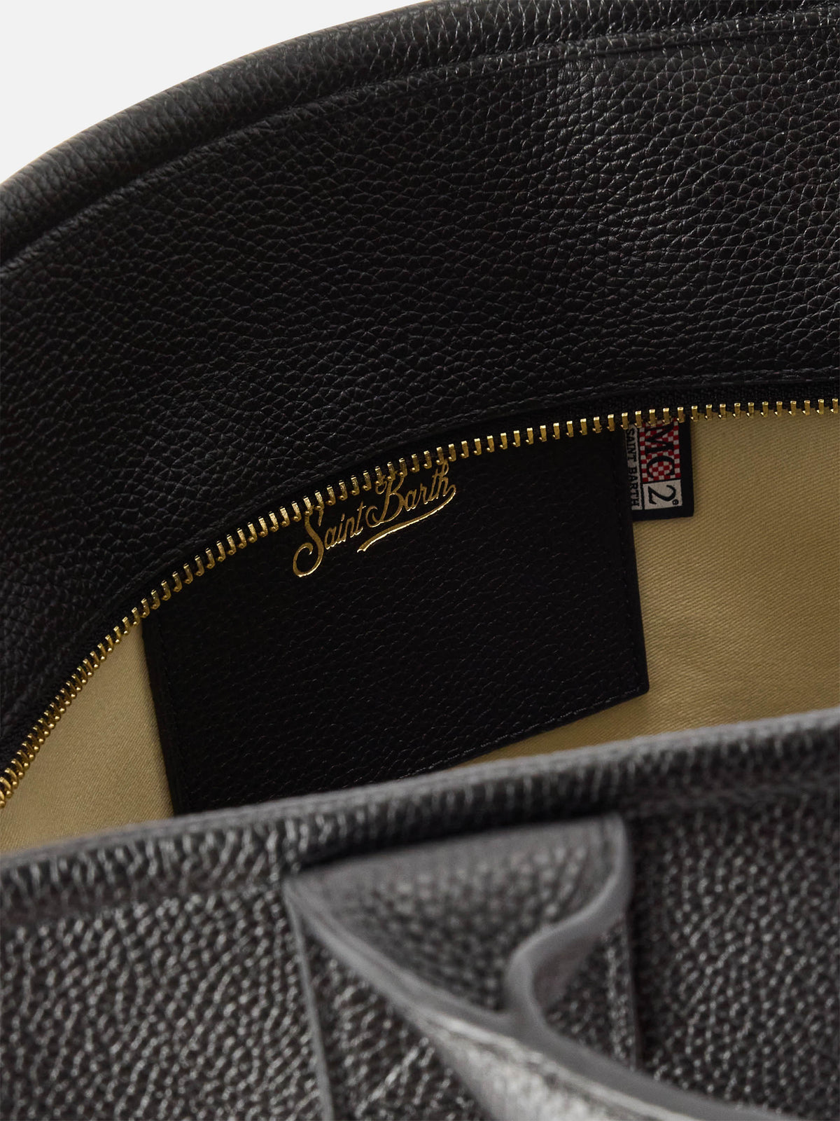 Schwarze große Vanity-Bag aus genarbtem Leder mit Logo-Schriftzug 