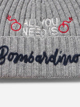 Cappello da uomo grigio melange a coste Wengen con ricamo All you need is Bombardino