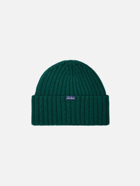 Wengen beanie in cashmere blend in British green with Gin Tonic embroidery