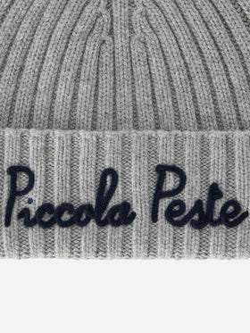 Grey Wengen beanie with Piccola Peste embroidery