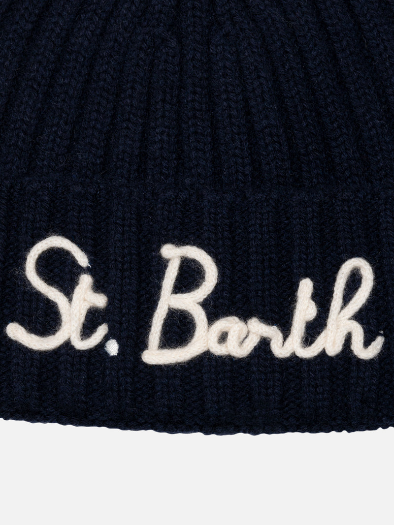 Cappello blu da bambino Wengen con pompon e ricamo St. Barth