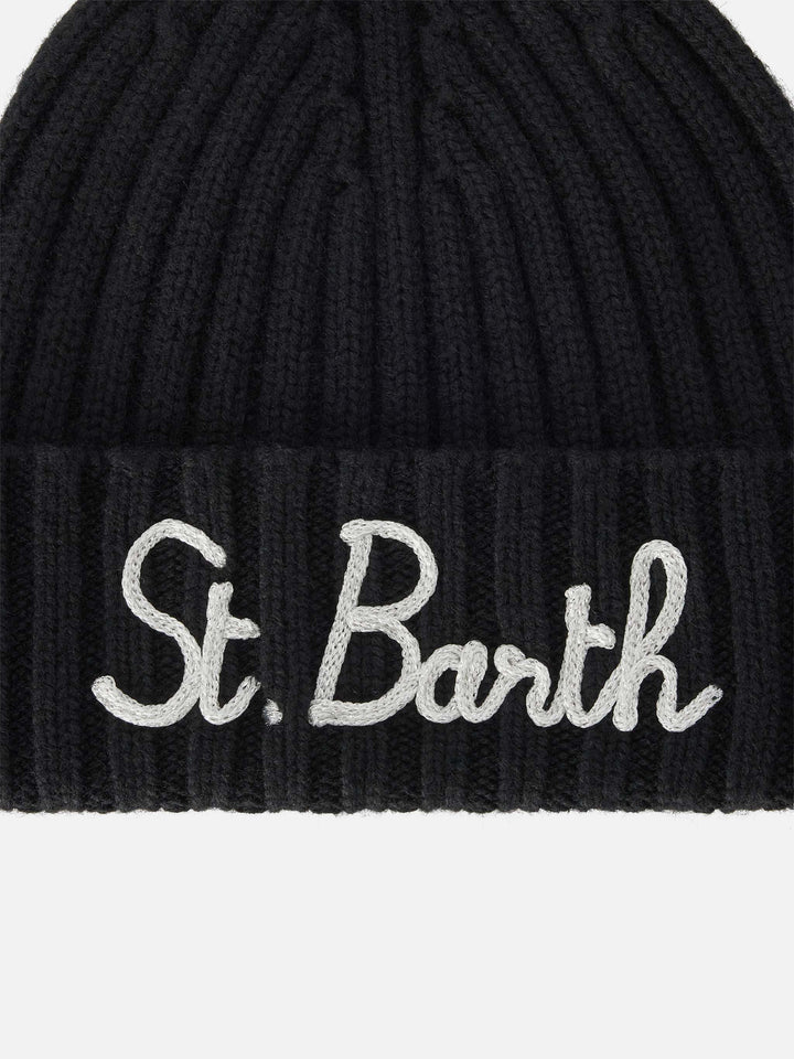 Schwarze Wengen-Beanie mit Logostickerei 