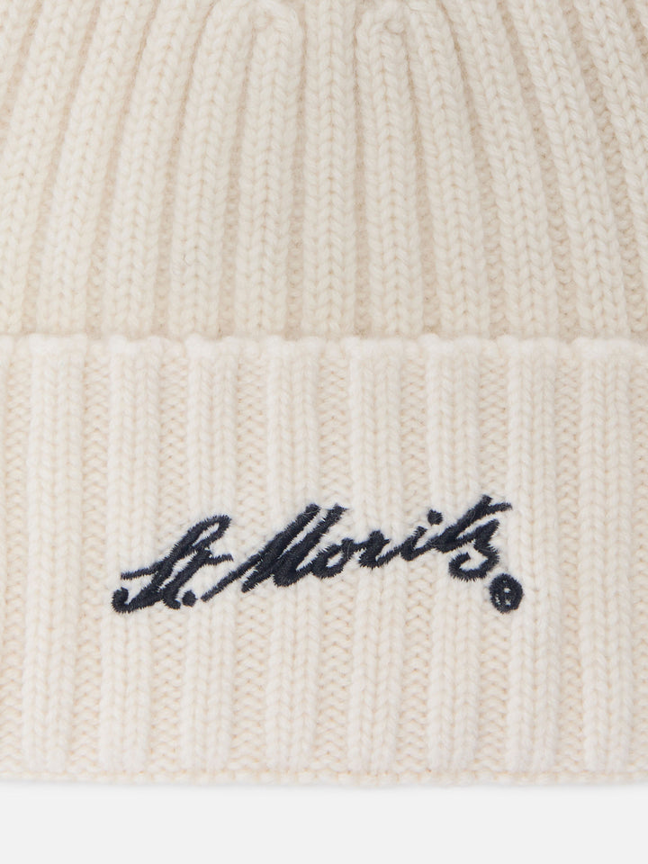 Wengen beanie in cashmere in white with St. Moritz embroidery