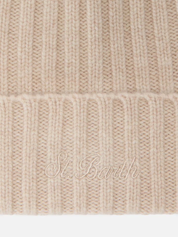 Wengen beanie in beige melange cashmere with St. Barth embroidery on the turn-up
