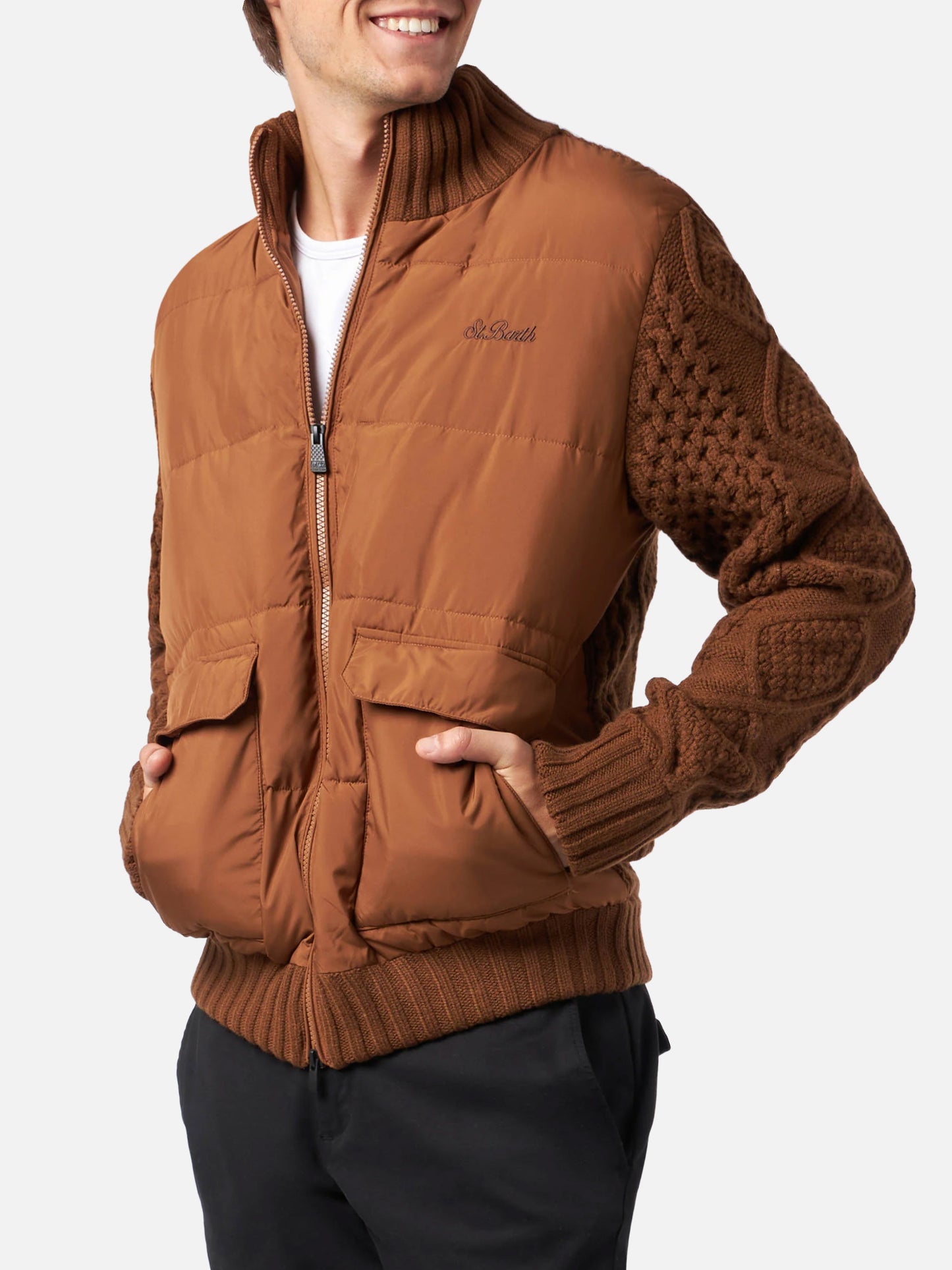 Braune wattierte Herrenjacke mit Strickärmeln