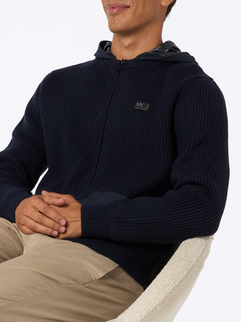 Maglione full zip Wiberg con cappuccio in tessuto tecnico e tasche