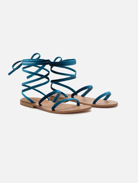 Türkisfarbene flache Sandalen aus Samt zum Wickeln