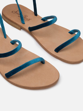 Türkisfarbene flache Sandalen aus Samt zum Wickeln