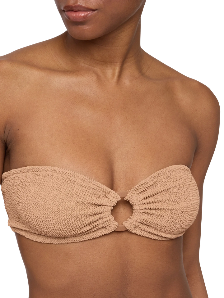 Yulia top bikini a fascia in tessuto crinkle marrone cammello