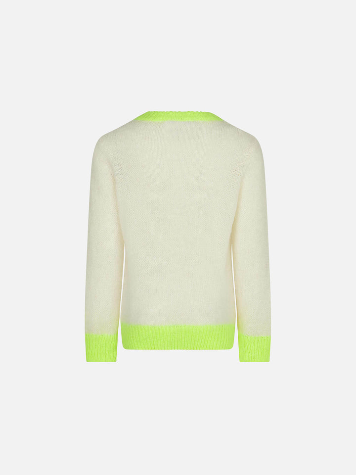 Maglione da bambino girocollo con ricamo fatto a mano