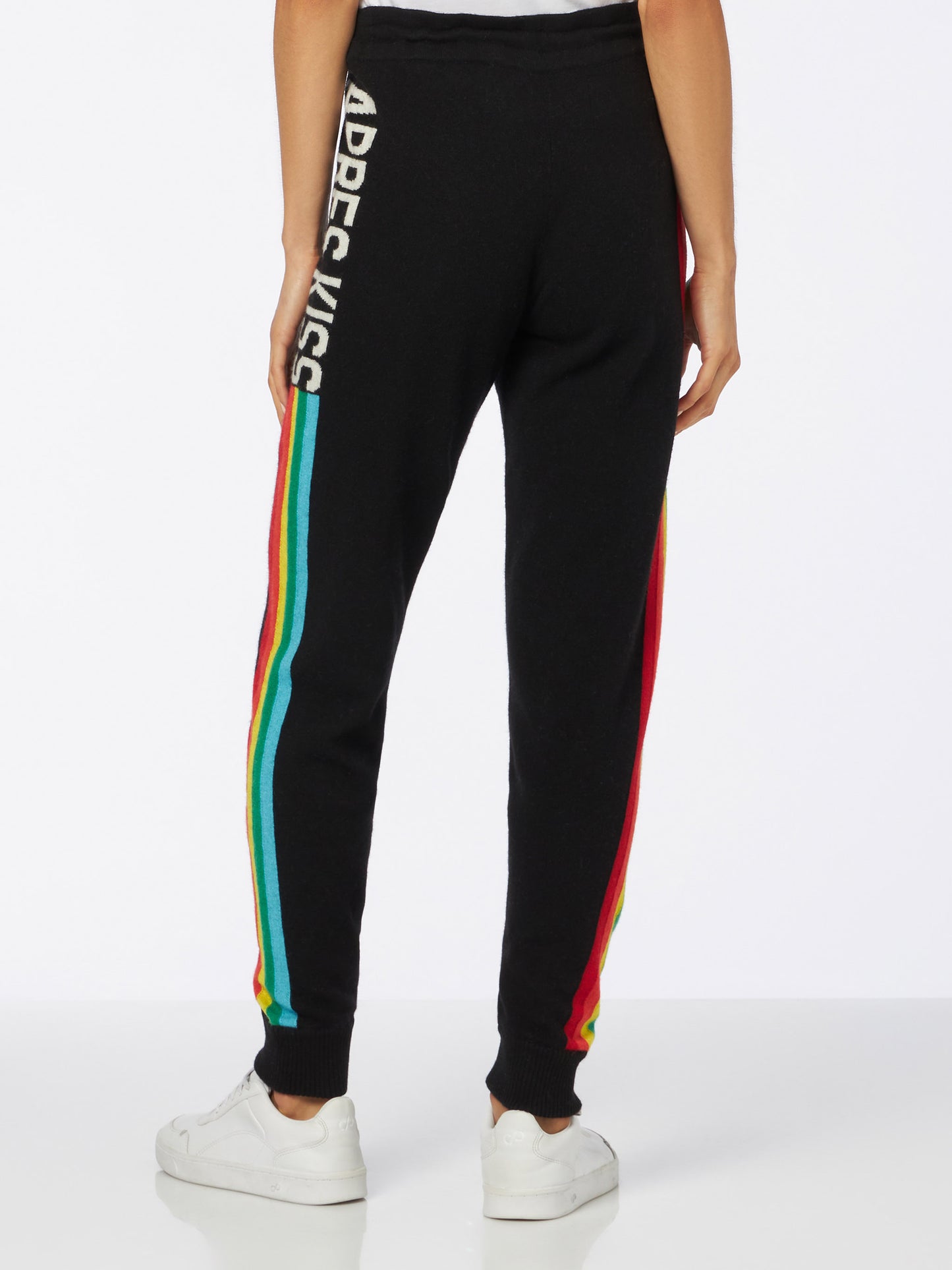 Gestrickte Jogginghose mit Regenbogen-Intarsie