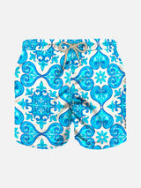 Leichte Jungen-Badeshorts mit Majolica-Print