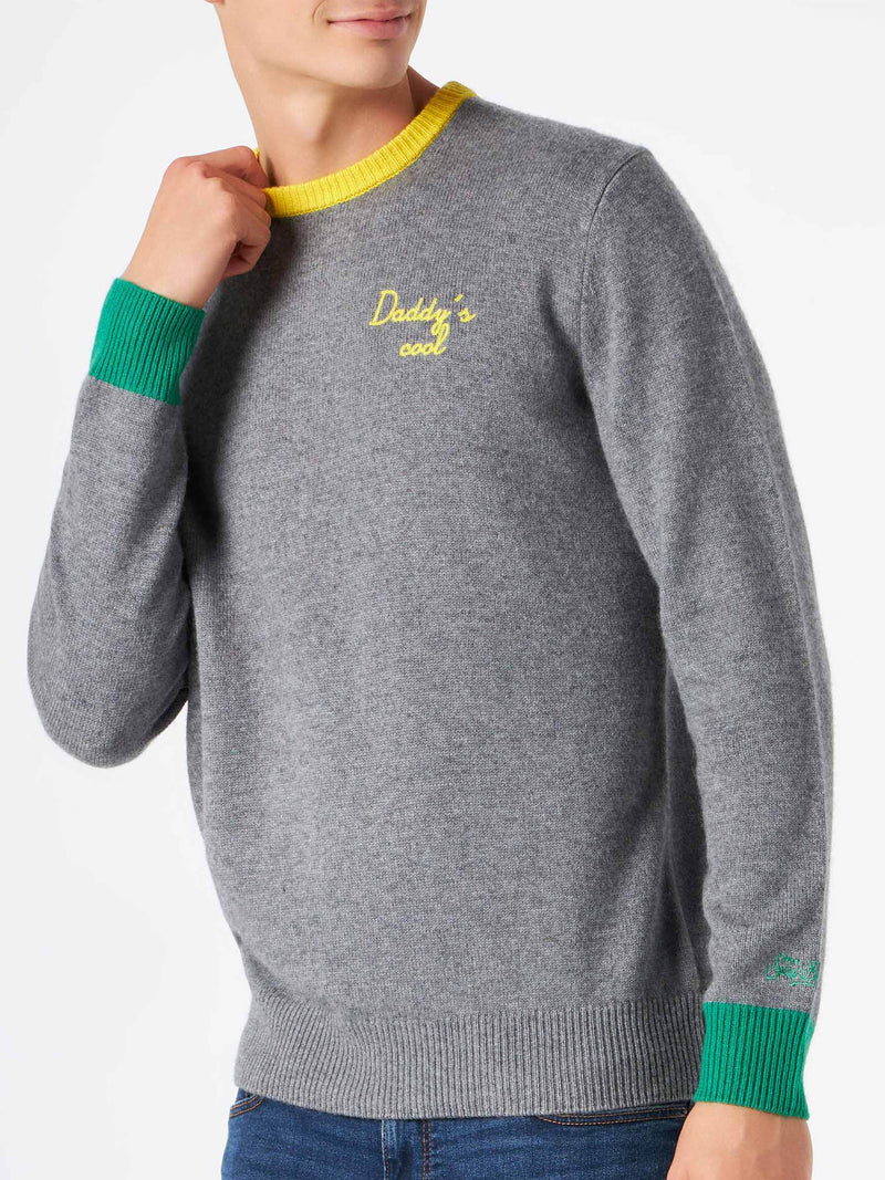 Herrenpullover in Grau mit Daddy's cool Stickerei