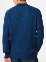 Gerippter blauer Herrenpullover mit halbem Rollkragen