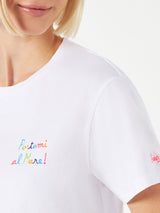 T-shirt da donna in cotone con ricamo Portami al mare!