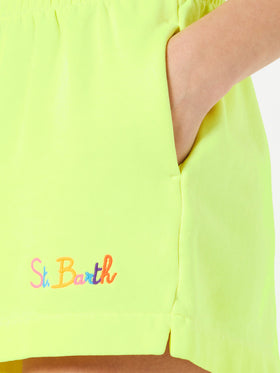 Kurze Damenhose aus fluogelber Baumwolle
