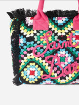 Borsa a spalla all'uncinetto con fantasia multicolore