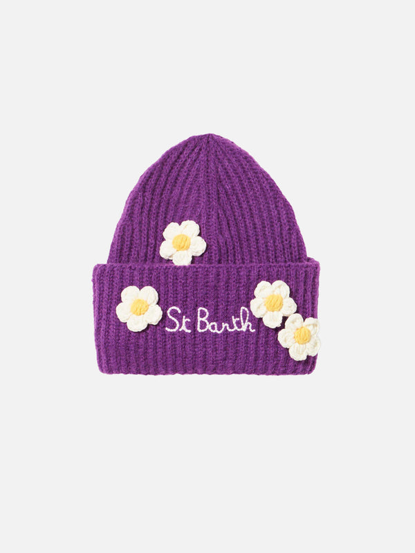 Woman brushed and ultra soft beanie with daisies appliqués