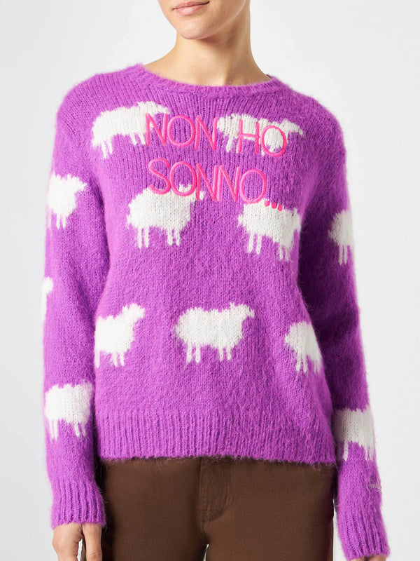 Woman brushed sweater with sheeps and Non ho sonno embroidery